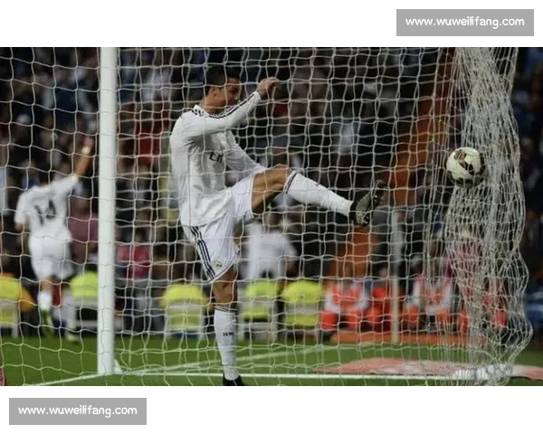 克瓦拉茨赫利亚:C 罗是英雄,但梅西的足球来自另一个维度 克瓦拉茨赫利亚:C 罗是英雄,但梅西的足球来自另一个维度