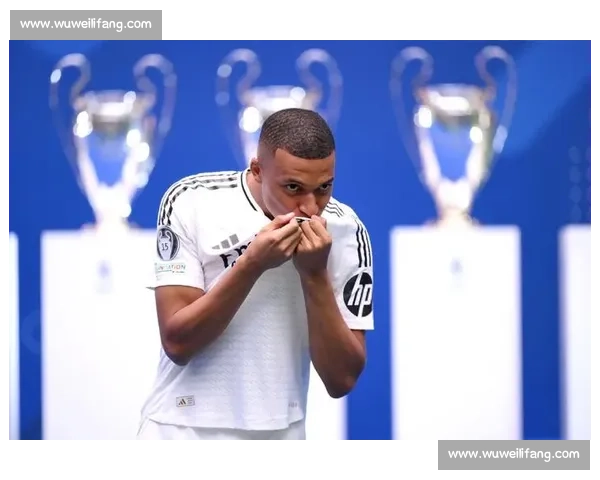 姆巴佩因病毒感染缺席皇马世俱杯首战,银河战舰阵容折损迎严峻考验 姆巴佩因病毒感染缺席皇马世俱杯首战,银河战舰阵容折损迎严峻考验