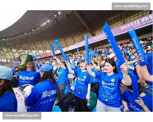 苏超赛场现中国红!球迷跨越山海为榕江助威 苏超赛场现中国红!球迷跨越山海为榕江助威
